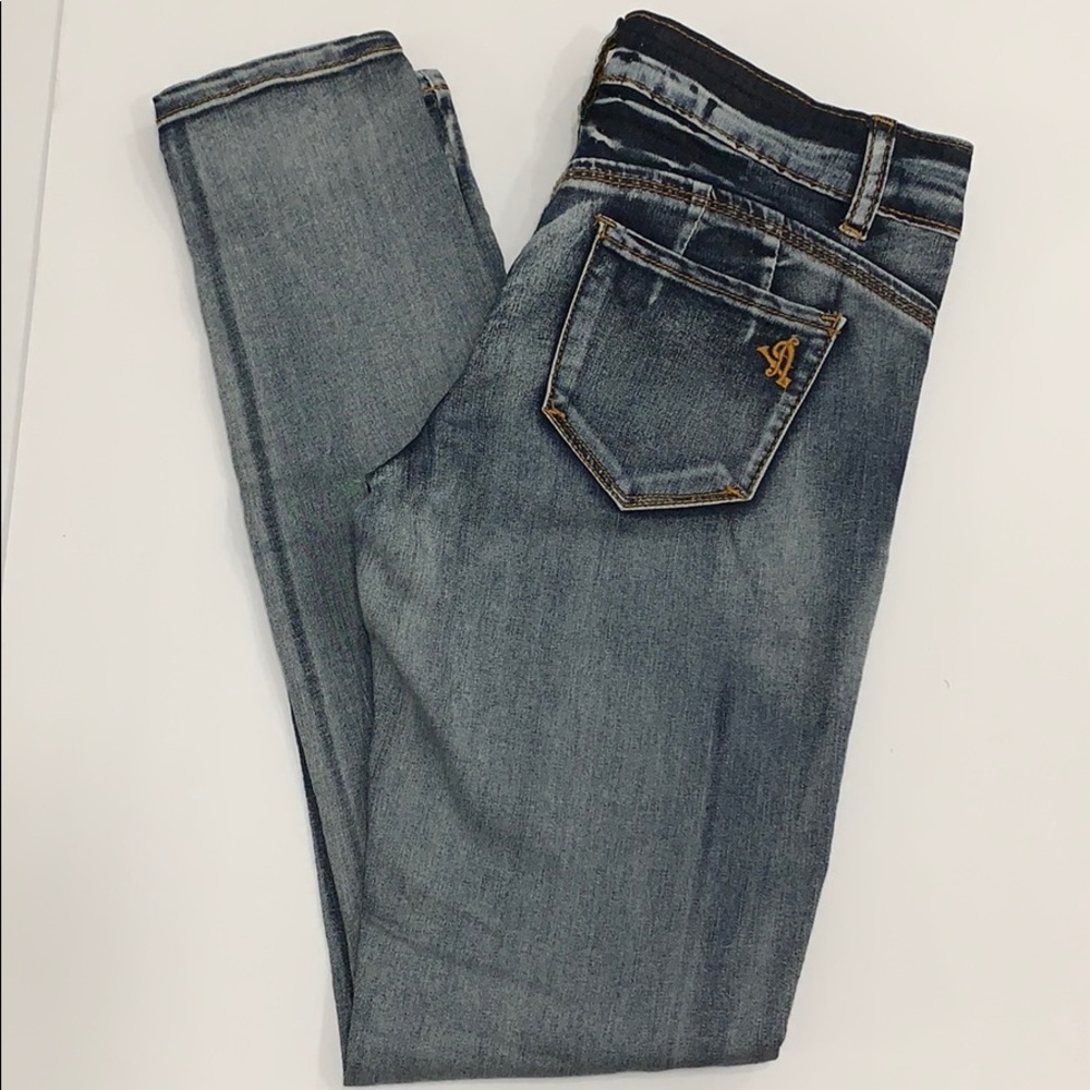 VIP Jeans 👖 - Picture 5 of 7